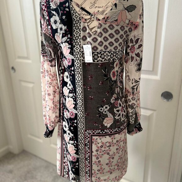 Women's Beautiful Floral Patch Dress with Sheer Split Sleeves and Smocked Wrists - Picture 7 of 16